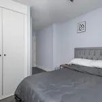 Stylish Elegant New Flat 5 Min From Elizabeth Line