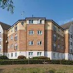 Stylish Elegant New Flat 5 Min From Elizabeth Line