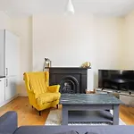 Stylish 1-Bed Flat In Prime Kensington Location