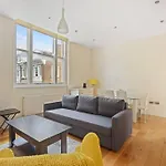 Stylish 1-Bed Flat In Prime Kensington Location