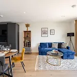 Elegant Penthouse In Stratford - Walk To Tube & Near Canary Wharf