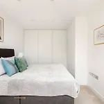 Perfect One Bed In Green Park Station