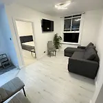One Bedroom Flat 2Nd Floor Victoria