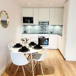London Apartment Oasis - Close To City Center