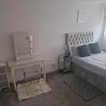 Modern Cozy One Bedroom Flat