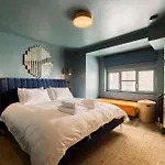 Beautiful Paddington Loft-Style Apartment