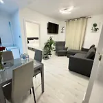 One Bedroom Flat 2Nd Floor Victoria