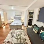 Comfortable Family Apartment Near Kensington