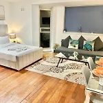Comfortable Family Apartment Near Kensington