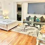Comfortable Family Apartment Near Kensington