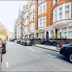 Luxury Knightsbridge Apartment Outside Harrods