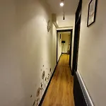 Elegant & Spacious 2-Bedroom Apartment In Wimbledon