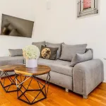 Spacious & Bright 1 Bdr Apt On The Kings Road