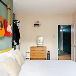 Two Bedroom Flat In Stoke Newington