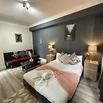 Marble Arch Beautiful Family Apartment