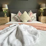 Marble Arch Beautiful Family Apartment
