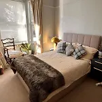Bright & Stylish Flat W Patio