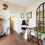 Bright & Stylish Flat W Patio