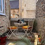 Bright & Stylish Flat W Patio