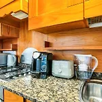 Flat In Victoria London