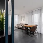Guestready - Modern Living With Skyline Views