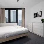 Guestready - Modern Living With Skyline Views