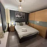 Park Lane Beautiful Apartment