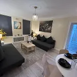 Park Lane Beautiful Apartment