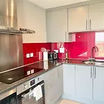 Spacious 3 Bdr With Ac And Rooftop In Paddington