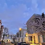 Balcony Flat In Victorian West Kensington Mansion
