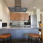 Stratford 2 Bedroom Apartment With 2 Bathrooms & Great Links