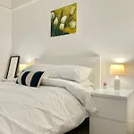 New 2 Bed Mansion Flat In Chinatown!