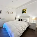 New 2 Bed Mansion Flat In Chinatown!