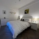 New 2 Bed Mansion Flat In Chinatown!