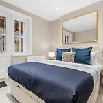 Elegant 2 Bedroom Flat In Prime Central London