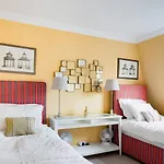 Vibrant Apartment With A Patio In Chelsea