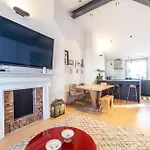 Lovely 2 Bedroom Flat In The Heart Of Chelsea