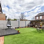 Modern Room With Bathroom & Garden In A Shared House - No Kitchen