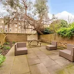 Kensington - Two Bedroom Central London Apartment With Garden