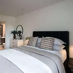 Elegant Modern Cozy 3Bd Apt 1Gb Wifi - Luxurylondonstays