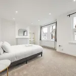 Brand New Cricklewood Zone 2 Modern Home