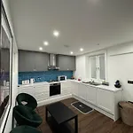 2 Bedroom Luxury Flat In Euston