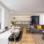 2 Bedroom Westfield Apartment Near Central London