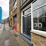 New & Spacious Studio In Old St