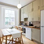 Two Bed Notting Hill Gem