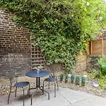 Two Bed Notting Hill Gem