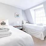 Cozy And Spacious Kensington Maisonette