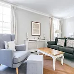 Cozy And Spacious Kensington Maisonette