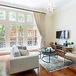 Lovely Stylish Two-Bedroom Kensington Home