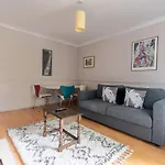Charming One Bed Abode In East Putney